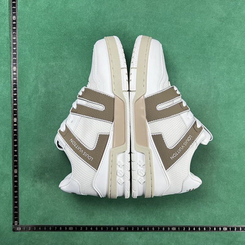 LOUIS VUITTON SNEAKERS (25)