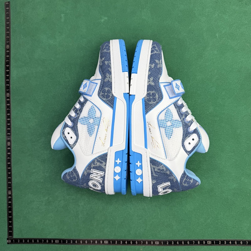 LOUIS VUITTON SNEAKERS (85)