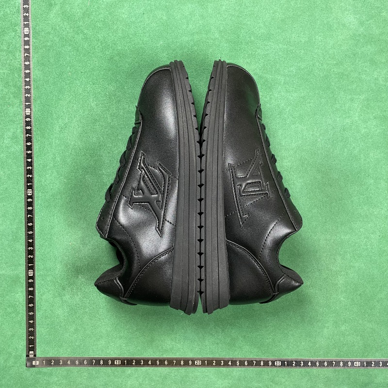 LOUIS VUITTON SNEAKERS (125)