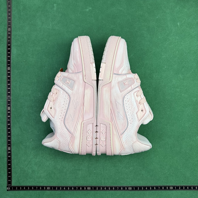 LOUIS VUITTON SNEAKERS (165)