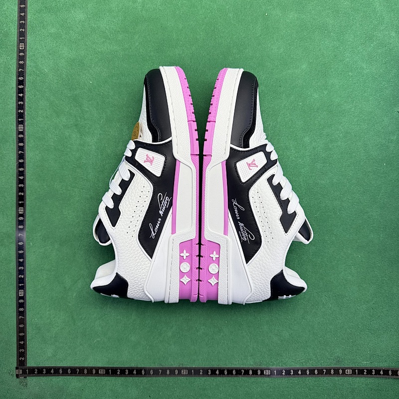 LOUIS VUITTON SNEAKERS (182)