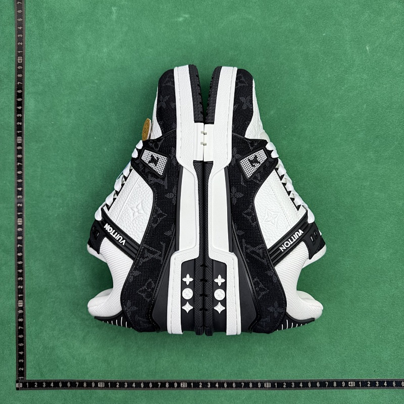 LOUIS VUITTON SNEAKERS (191)