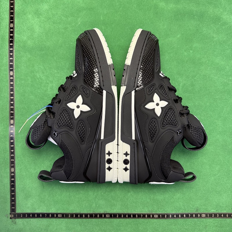 LOUIS VUITTON SNEAKERS (312)