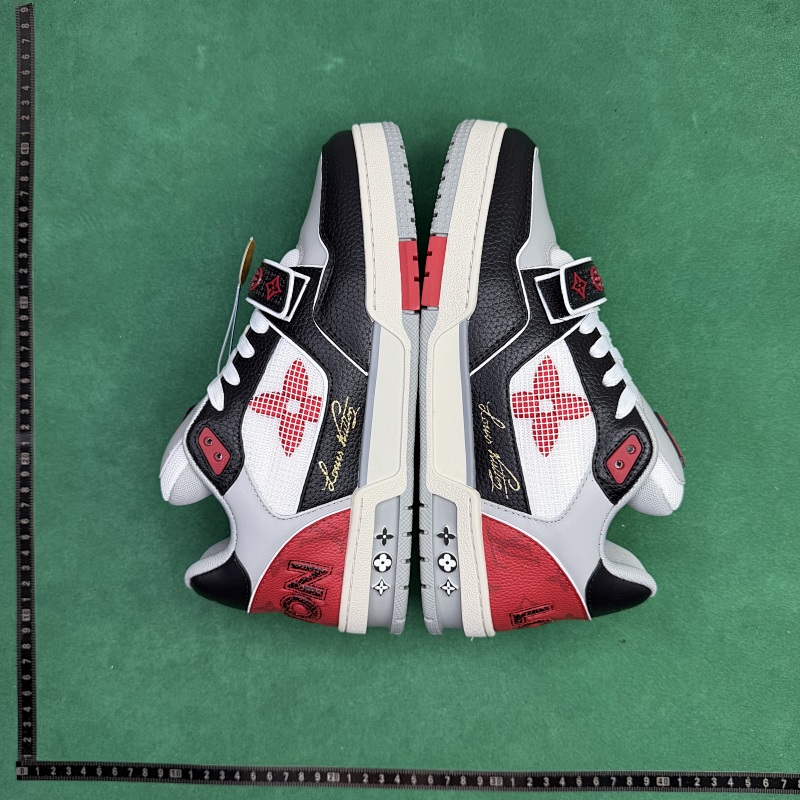 LOUIS VUITTON SNEAKERS (93)