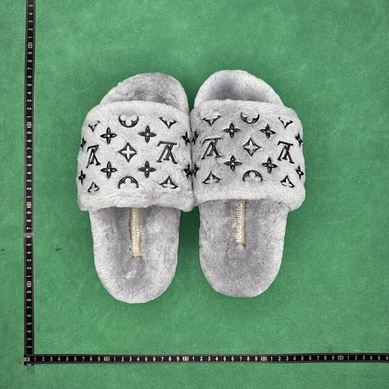 LOUIS VUITTON SNEAKERS (362)