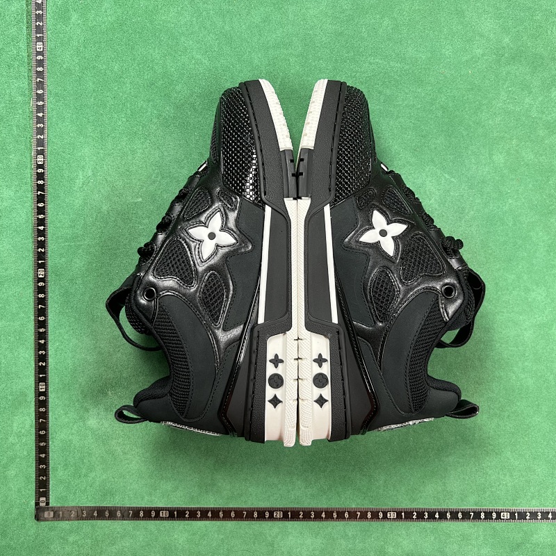 LOUIS VUITTON SNEAKERS (5)