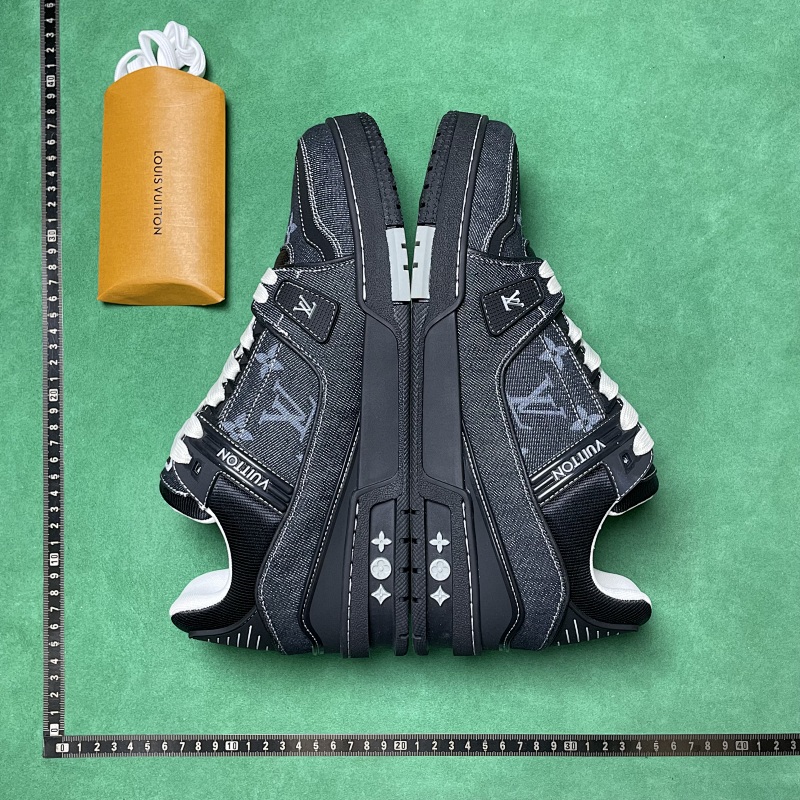 LOUIS VUITTON SNEAKERS (351)