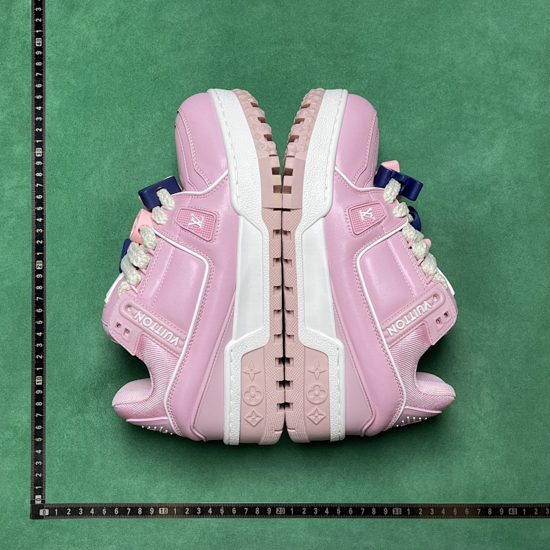 LOUIS VUITTON SNEAKERS (283)