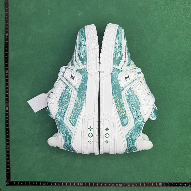 LOUIS VUITTON SNEAKERS (96)