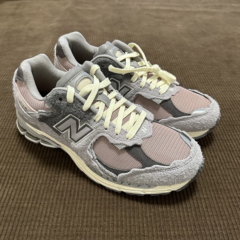 NEW BALANCE 2002R (2)