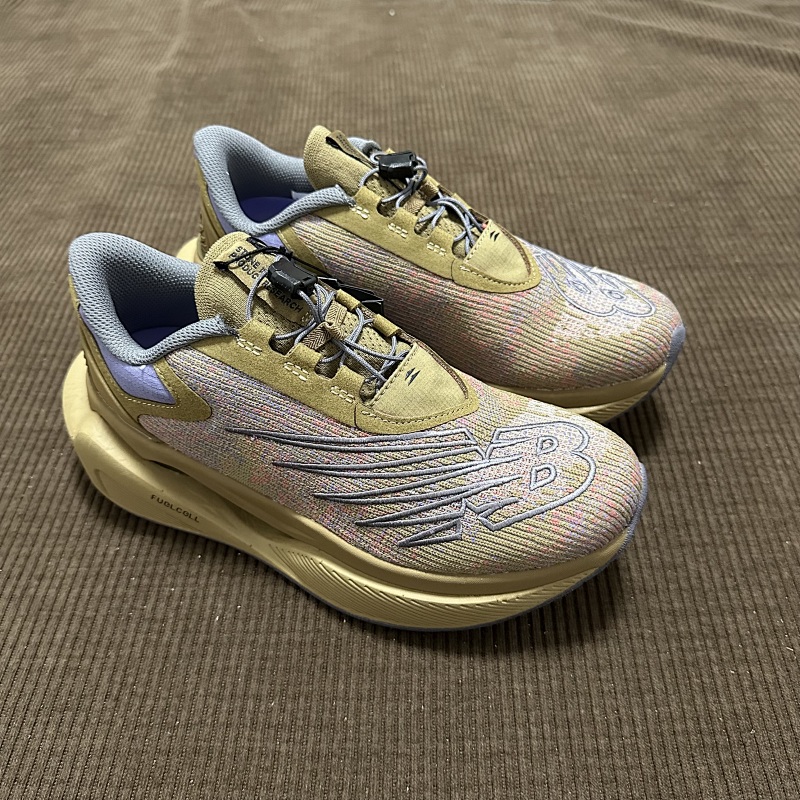 NEW BALANCE 石头岛