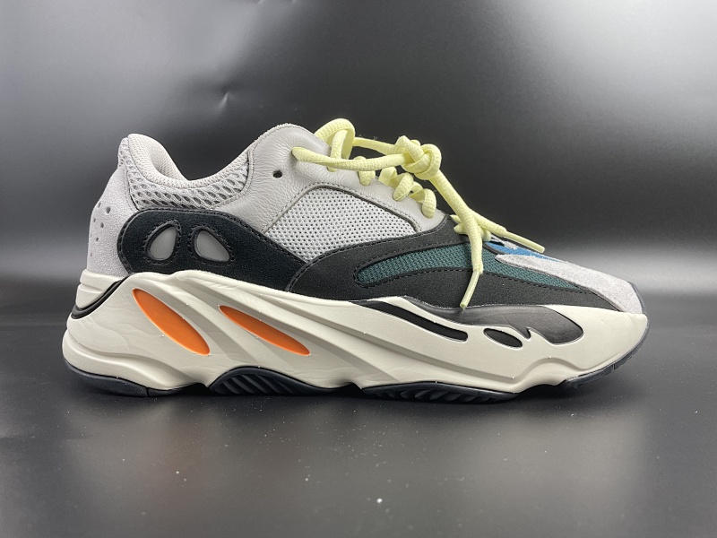 lw Yeezy700