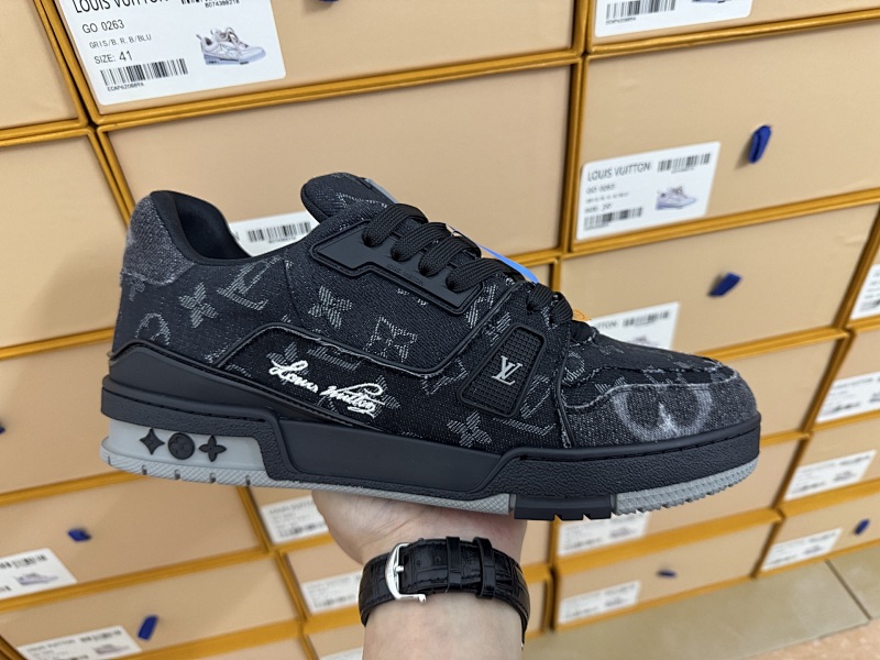 LOUIS VUITTON 1V trainer破坏黑牛仔