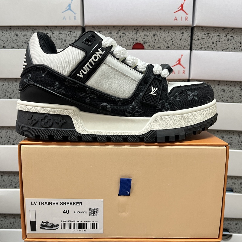LOUIS VUITTON LV Trainer Sneaker (12)