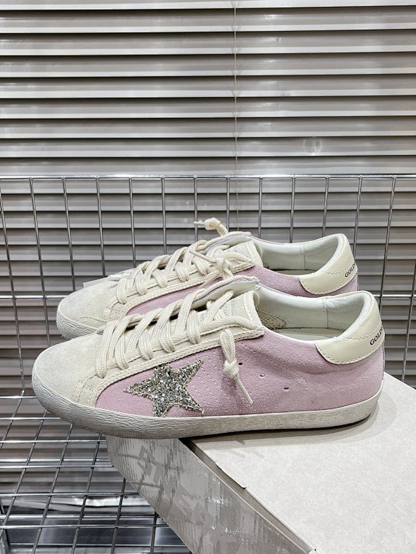 GOLDEN GOOSE (124)