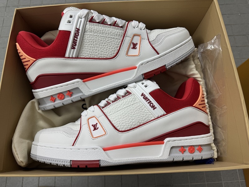 LOUIS VUITTON 1V Trainer (11)