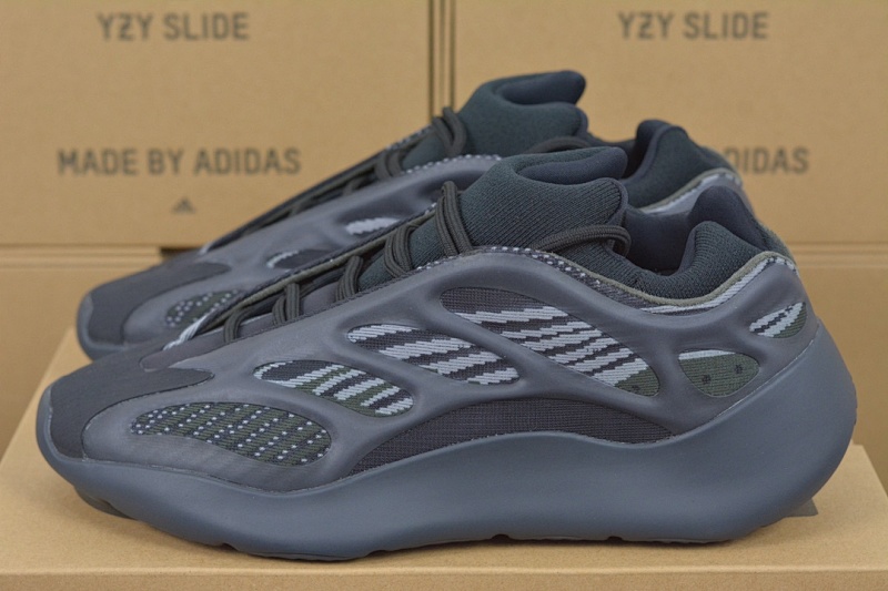YEEZY 700 V3 Alvah