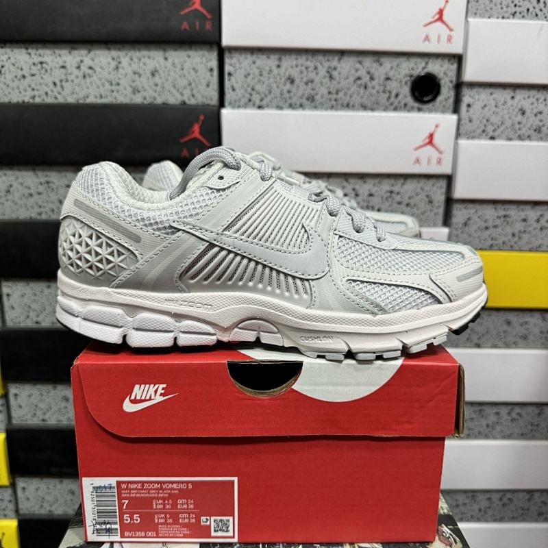 NIKE VOMERO 5 (24)