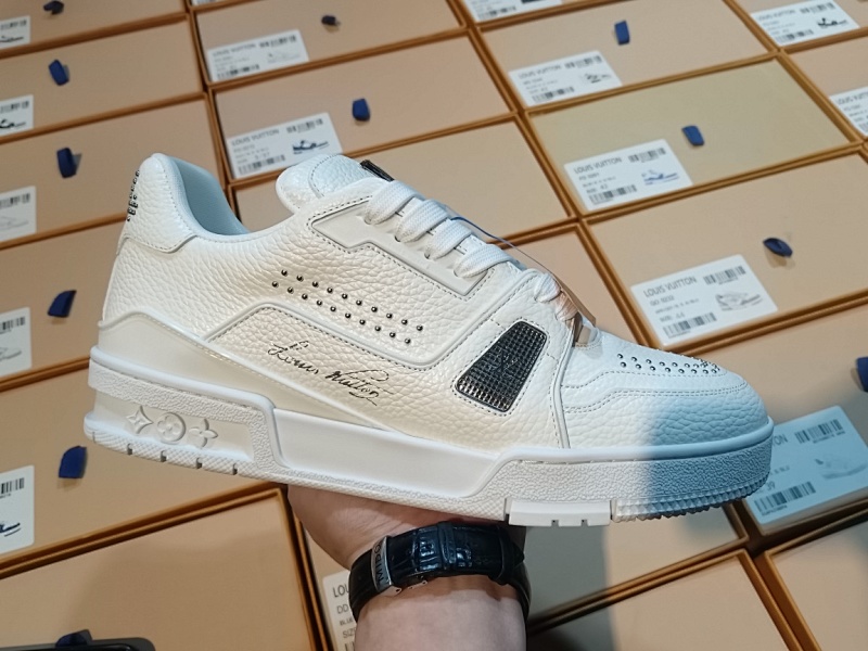 LOUIS VUITTON 1V Trainer (51)