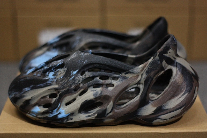 YEEZY Foam RNNR "Blue Tint"
