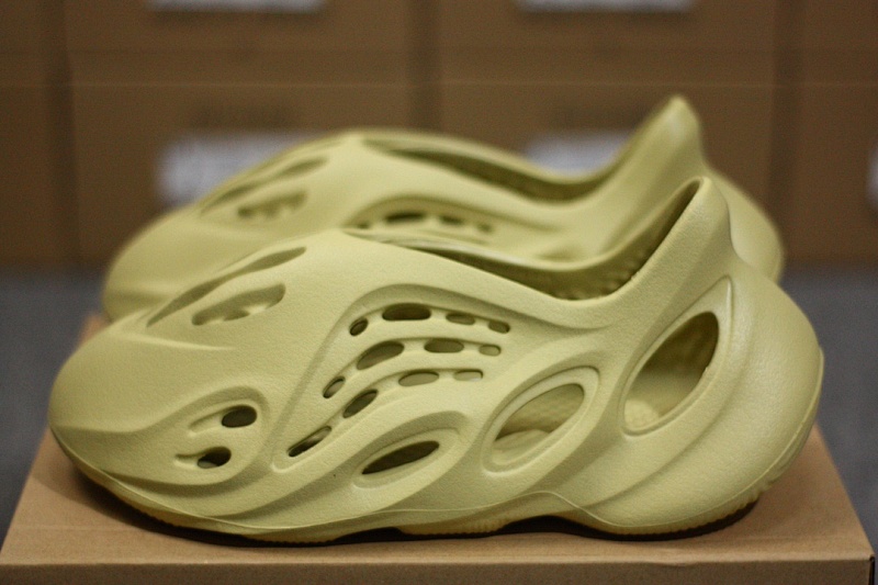 YEEZY Foam RNNR (3)