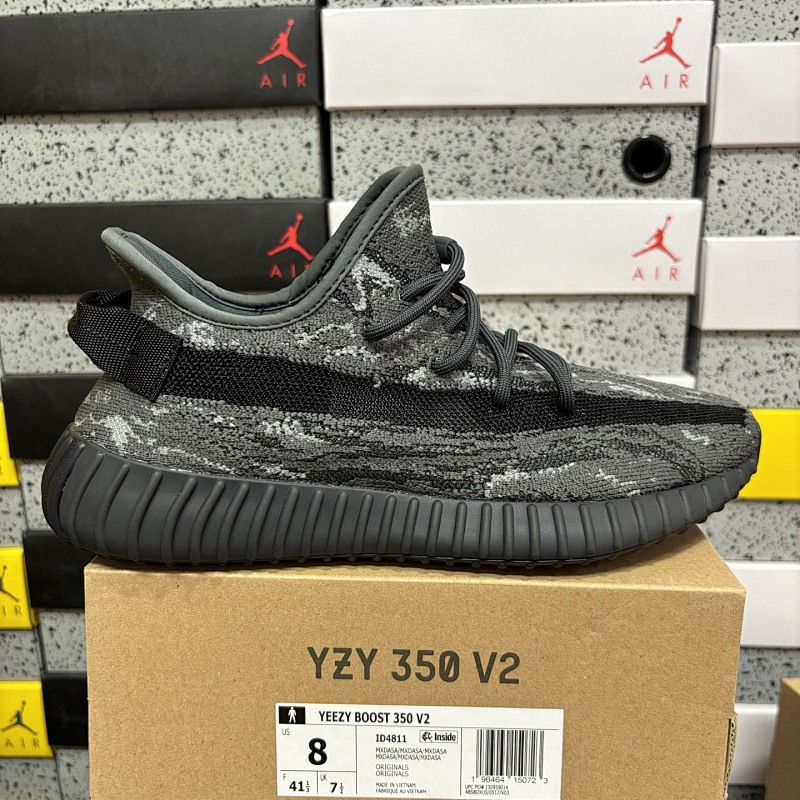 YEEZY 350 V2