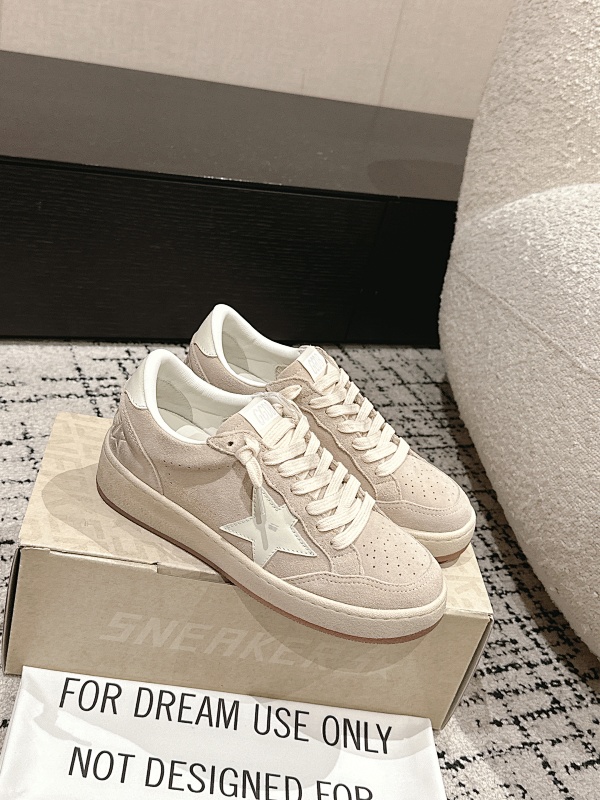 GOLDEN GOOSE (48)