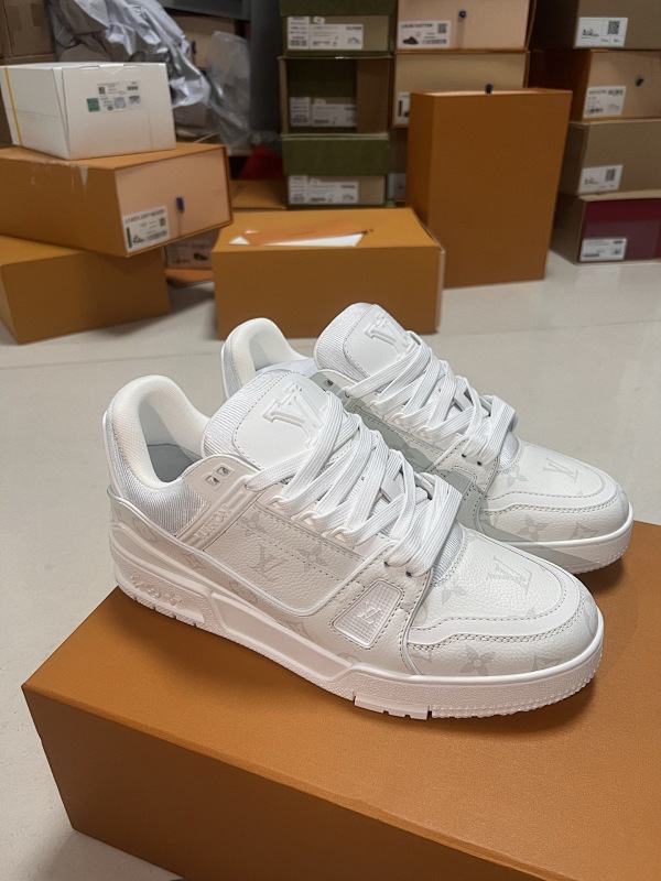 LOUIS VUITTON 1V Trainer White