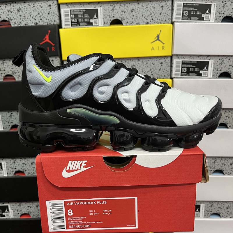 NIKE VAPORMAX PLUS (3)