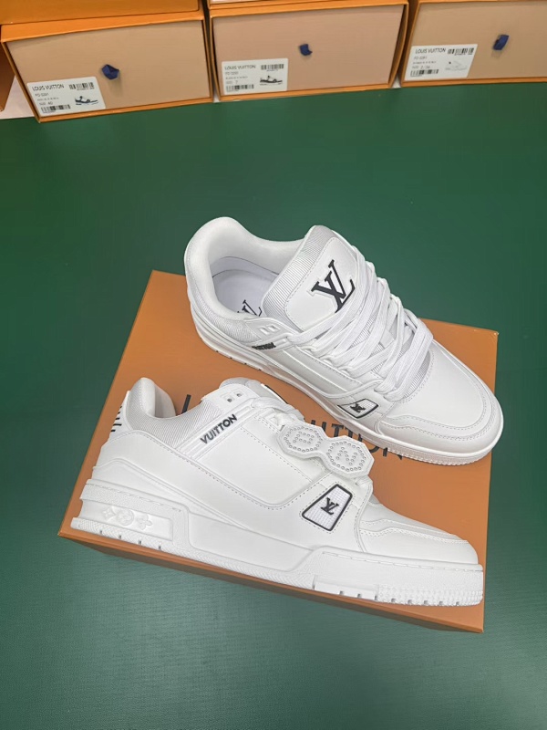 LOUIS VUITTON Foshan Batch 1V Trainer (2)