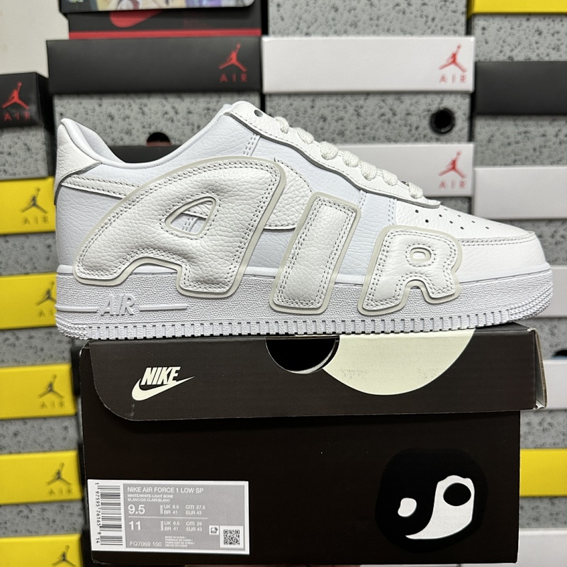 NIKE Air Force 1 Low SP (2)