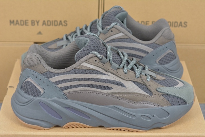 YEEZY 700 V2 Geode