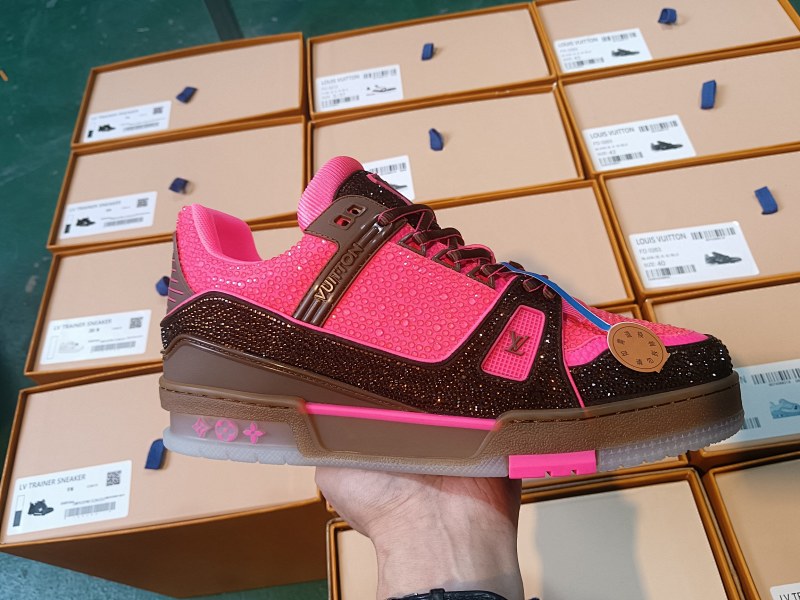 LOUIS VUITTON 1V Trainer (47)