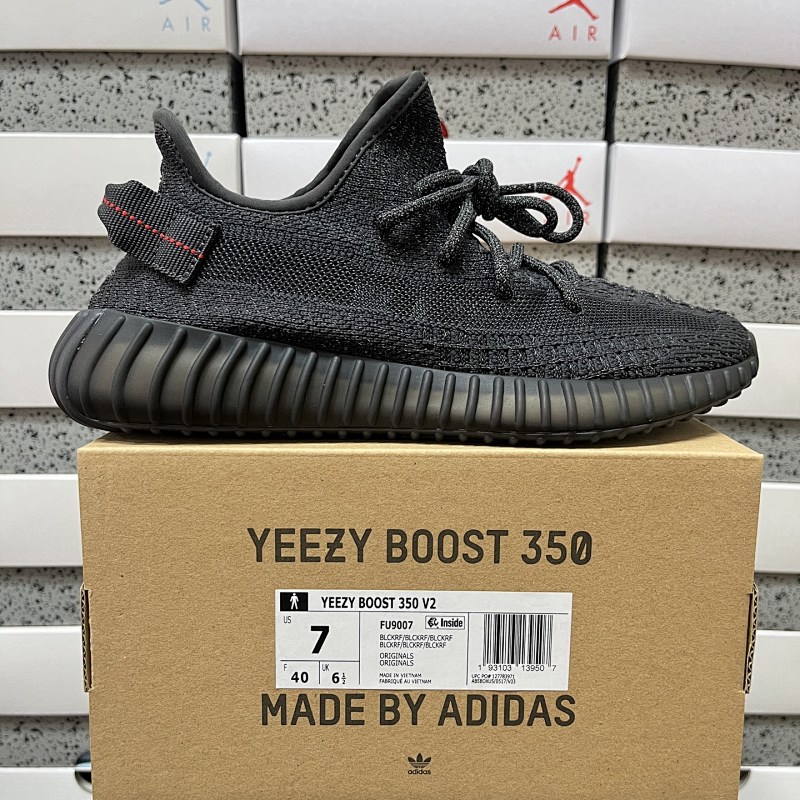 YEEZY 350 V2 Black (2)
