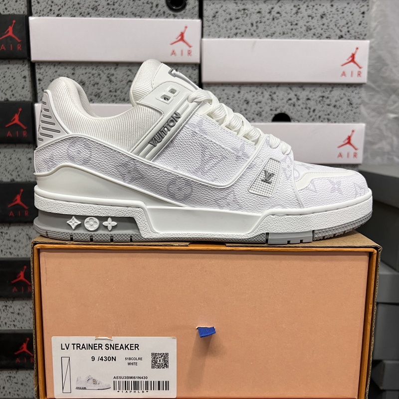 LOUIS VUITTON LV Trainer Sneaker (14)