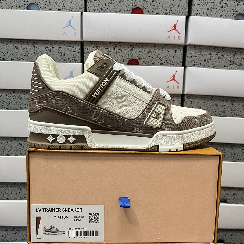 LOUIS VUITTON LV Trainer Sneaker (15)