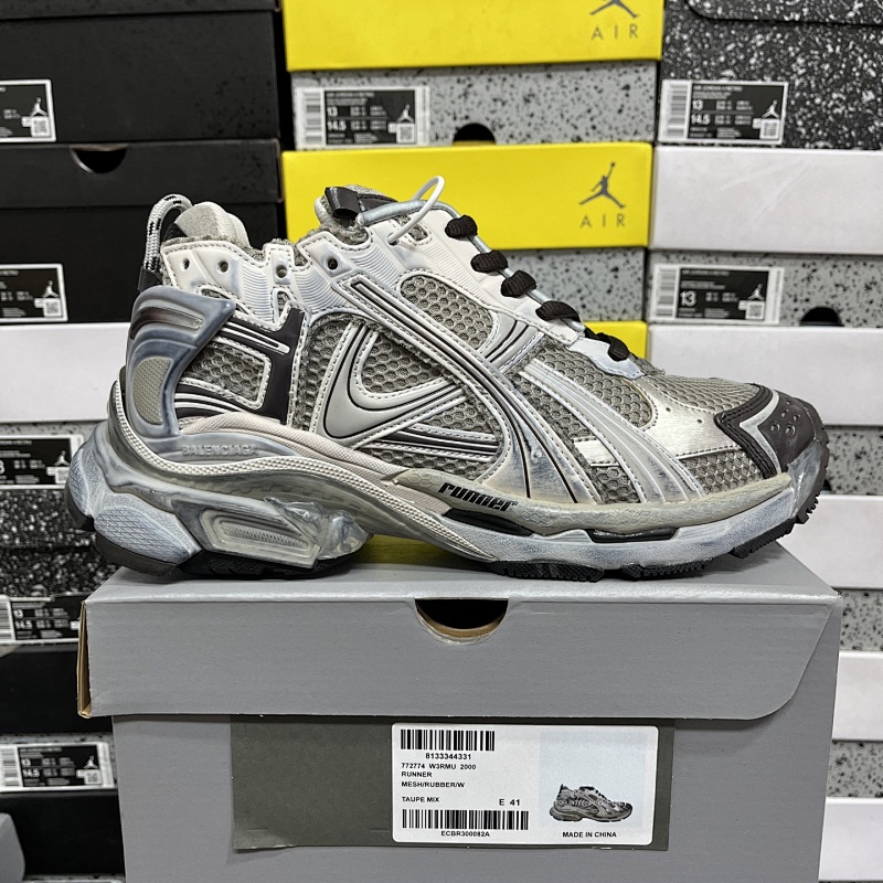 BALENCIAGA RUNNER (7.5) (22)
