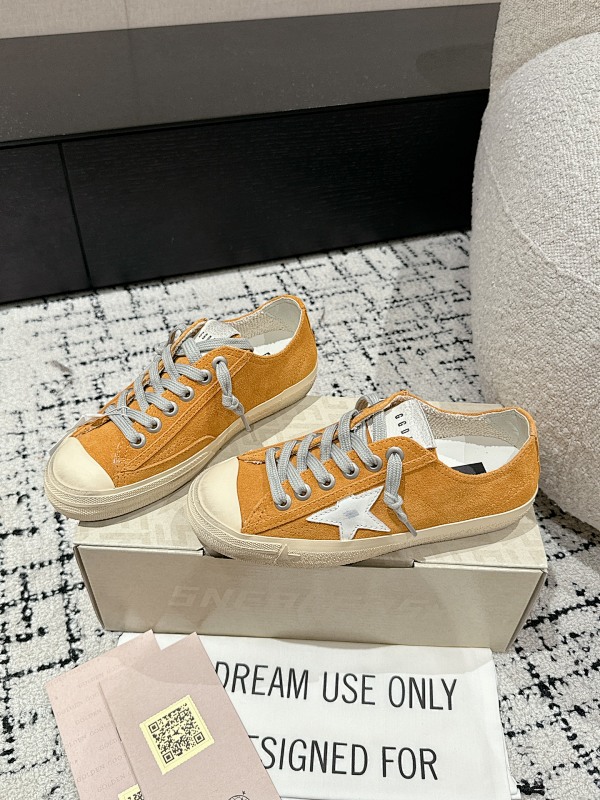 GOLDEN GOOSE (135)