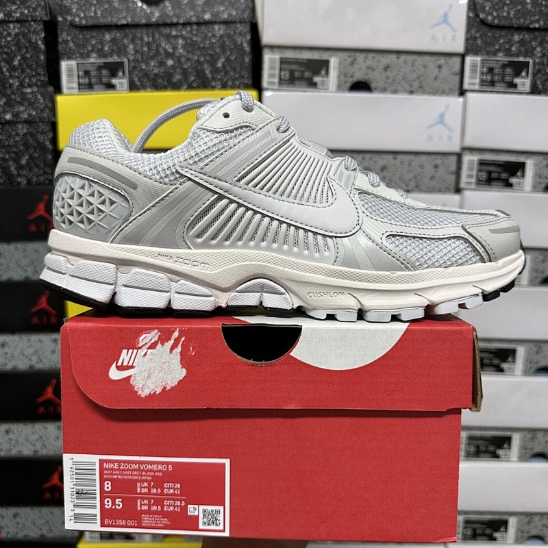 NIKE VOMERO 5 (8)