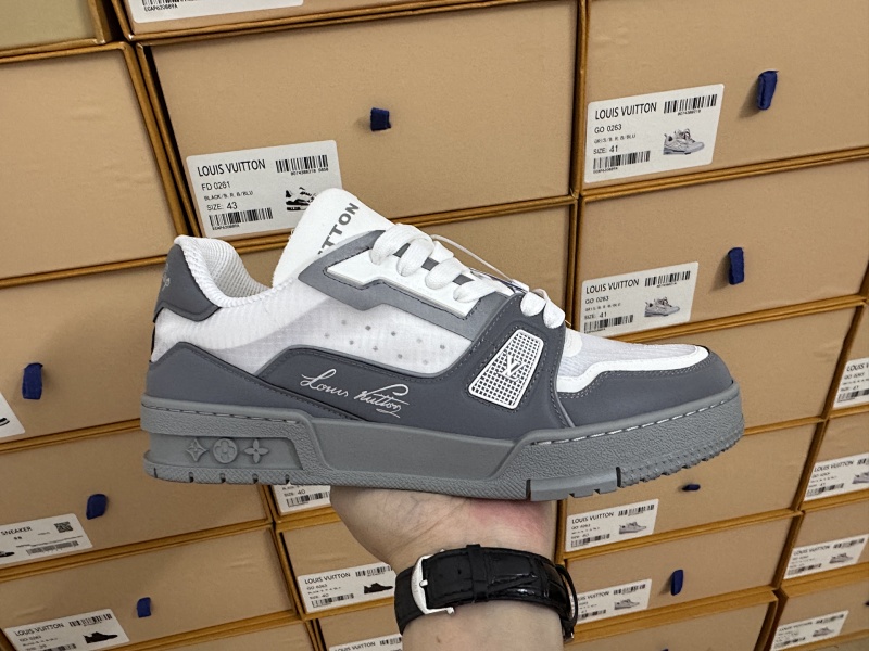 LOUIS VUITTON 1V Trainer (36)