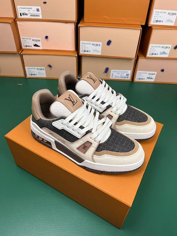 LOUIS VUITTON 1V Trainer (26)