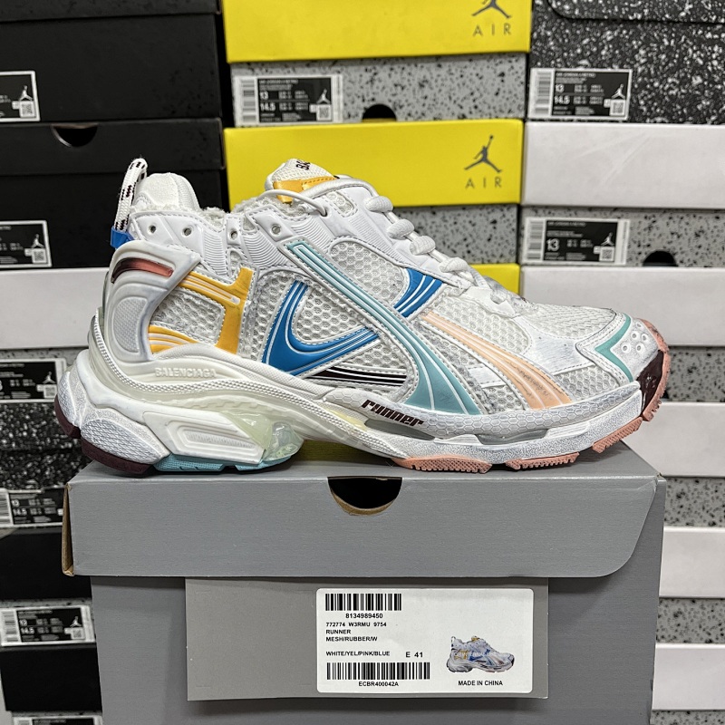 BALENCIAGA RUNNER (7.5) (9)