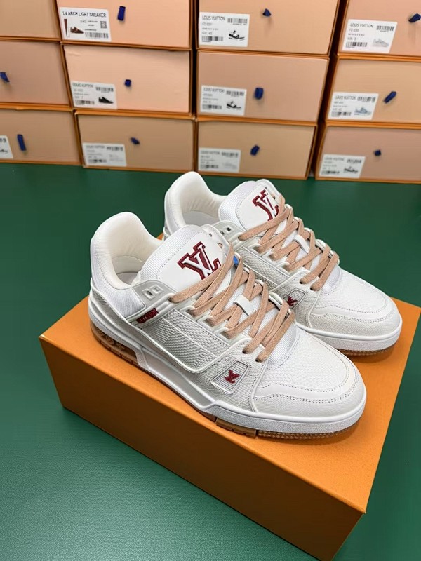 LOUIS VUITTON 1V Trainer (22)