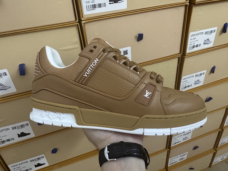 LOUIS VUITTON 1V Trainer (15)