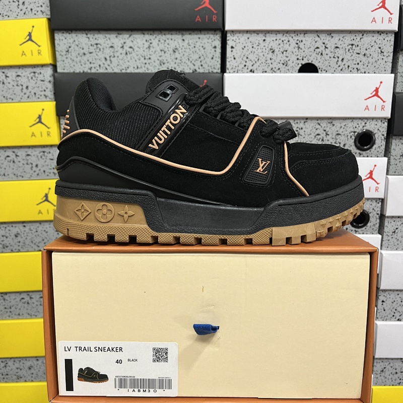 LOUIS VUITTON LV Trail Sneaker (5)