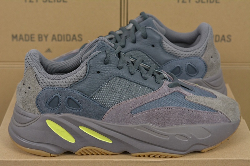 Yeezy 700 Mauve