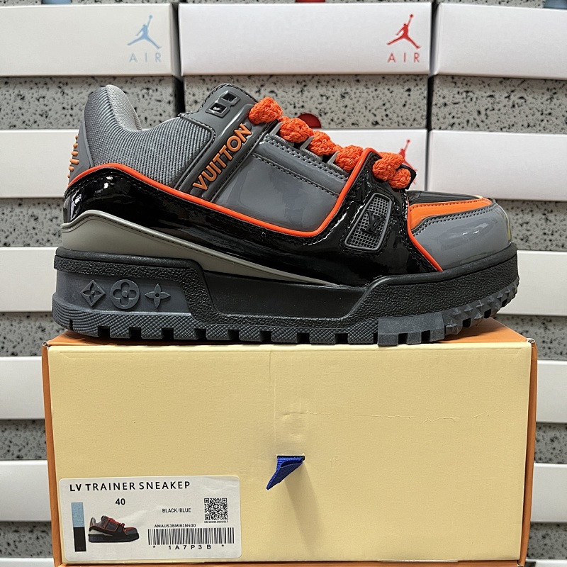 LOUIS VUITTON LV Trainer Sneaker (9)