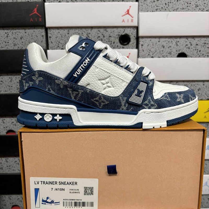 LOUIS VUITTON LV Trainer Sneaker (18)