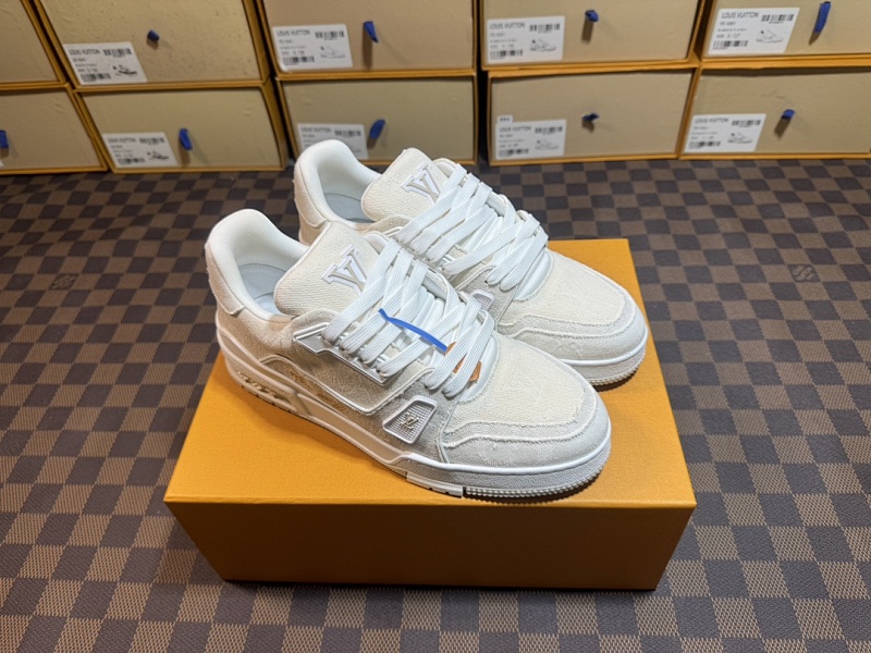 LOUIS VUITTON 1V Trainer (59)