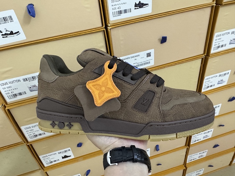 Louis Vuitton 1V Trainer (2)